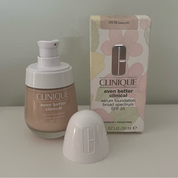 CLINIQUE Even Better Clinical Serum Foundation Broad Spectrum SPF25 CN 02 Breeze - Picture 3 of 10